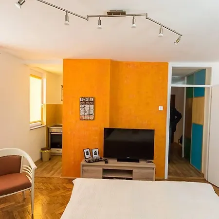Studio Apartman Orange E&e Apartament