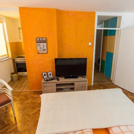 Studio Apartman Orange E&e *